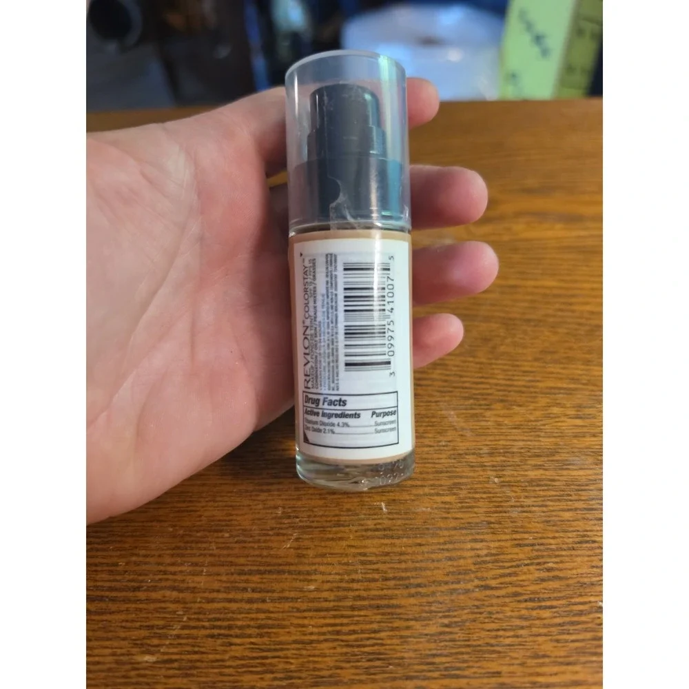Revlon ColorStay Matte Finish Makeup Combination/Oily Skin #250 Fresh Beige